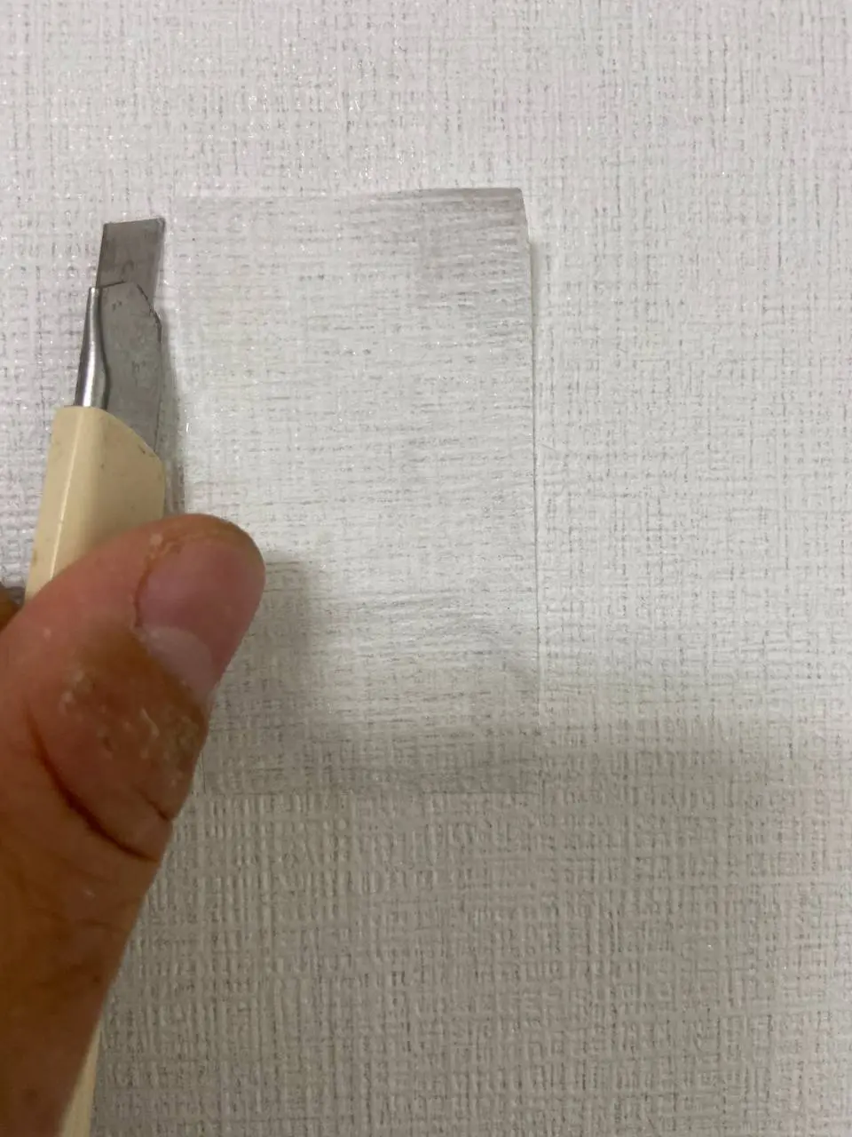 수원 장안구 이삿짐 이동 중 찢어진 벽지 복원 작업